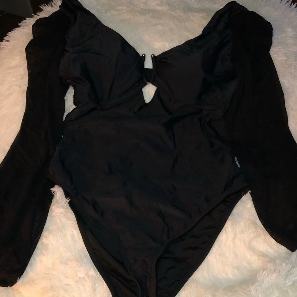 VENUS Black Swimsuit with Puffy Sleeves and Sweetheart Neckline size 16🖤